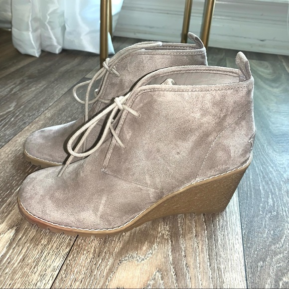 G.H Bass Tan Wedge Suede Ankle Boots Size 8 - Picture 1 of 14
